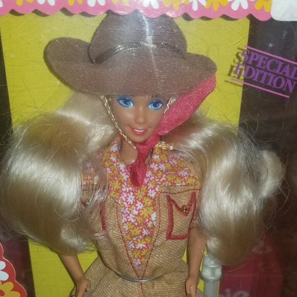 1992 Australian Barbie NIB - Picture 1 of 7